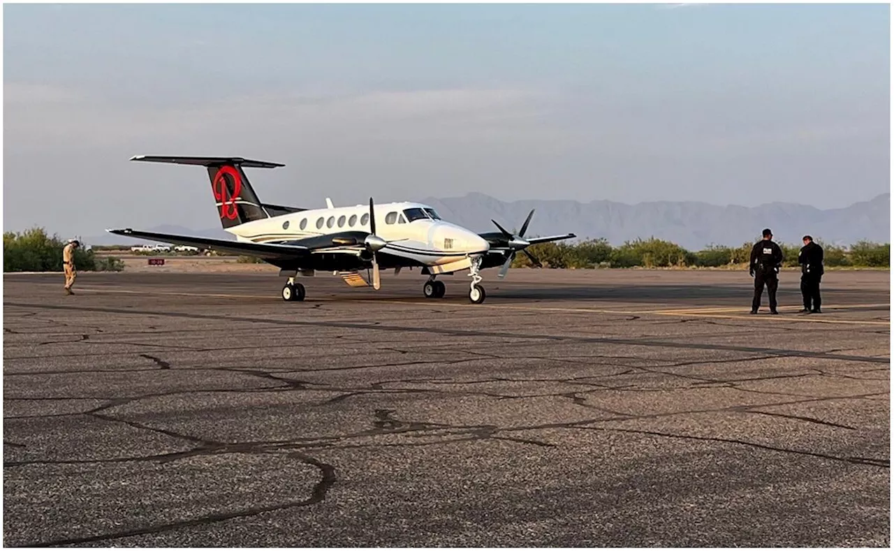 Agentes custodian el avión sin matrícula en el que fue detenido 'El Mayo Zambada'