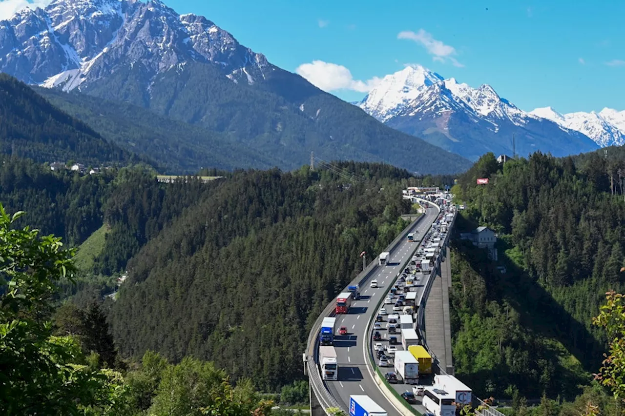 Italien: Urlauber machen Rast auf Autobahn