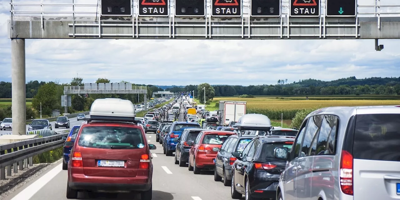 Sommerferien starten: Diese Regeln gelten bei Stau auf der Autobahn