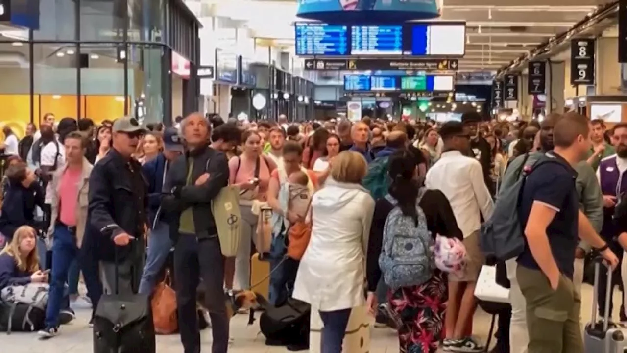 Allerta sicurezza a Parigi: dal caos ferroviario all'allarme bomba, cosa sta succedendo