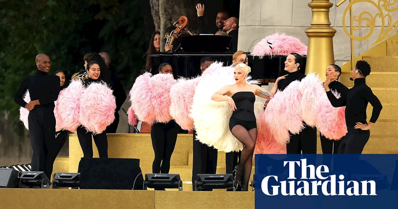 Singing, spectacle and subplots on the Seine in the rain