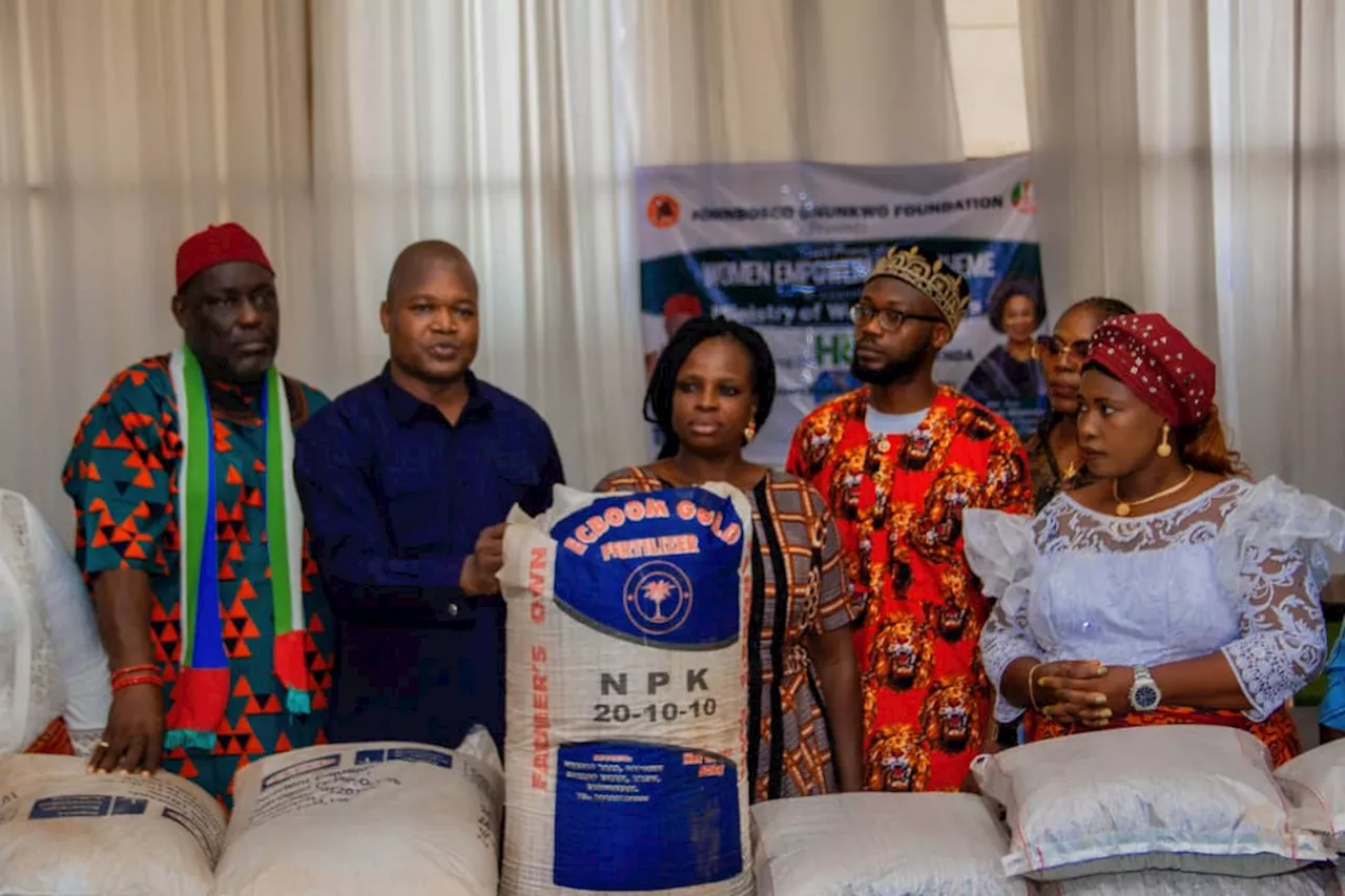 Johnbosco Onunkwo Foundation distributes fertilisers to Anambra women farmers