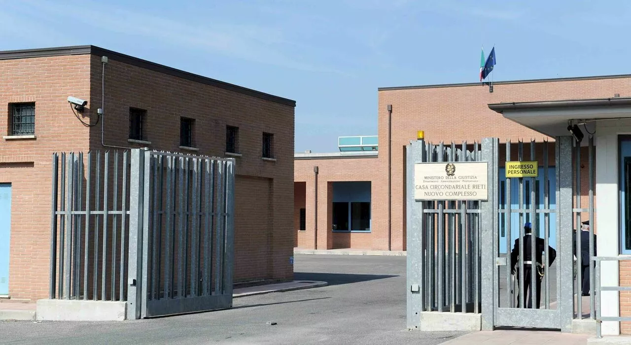 Continua l'autogesione di 400 detenuti nel carcere di Rieti