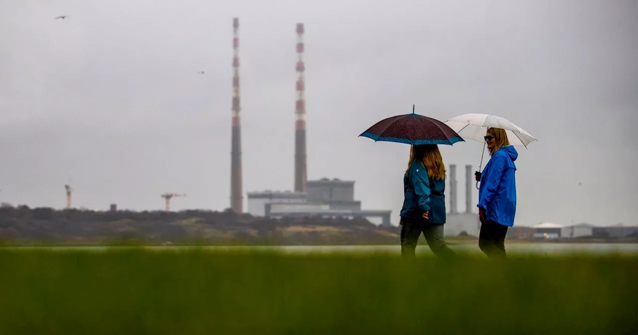 ESB to repaint Poolbeg chimneys from August