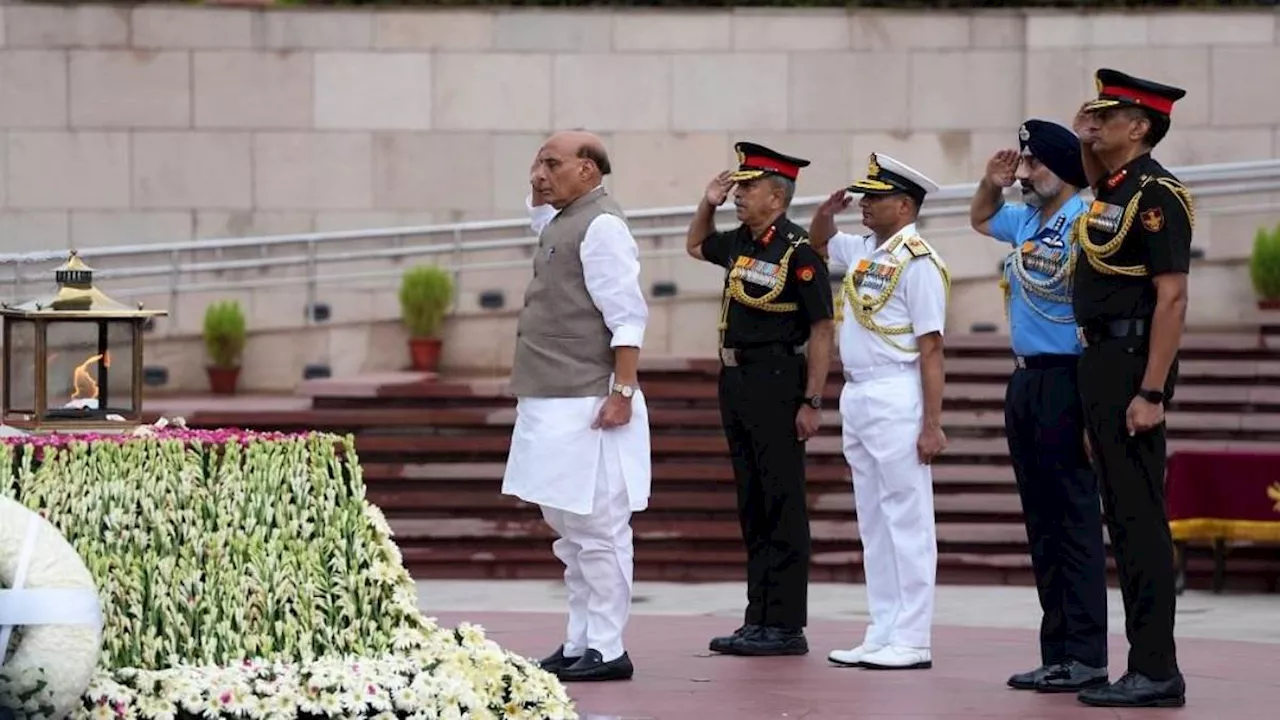 रक्षा मंत्री राजनाथ सिंह ने कारगिल युद्ध में विजय सुनिश्चित करने वाले सैनिकों को दी श्रद्धांजलि, बोले- उनका बलिदान आने वाली पीढ़ियों को करेगा प्रेरित