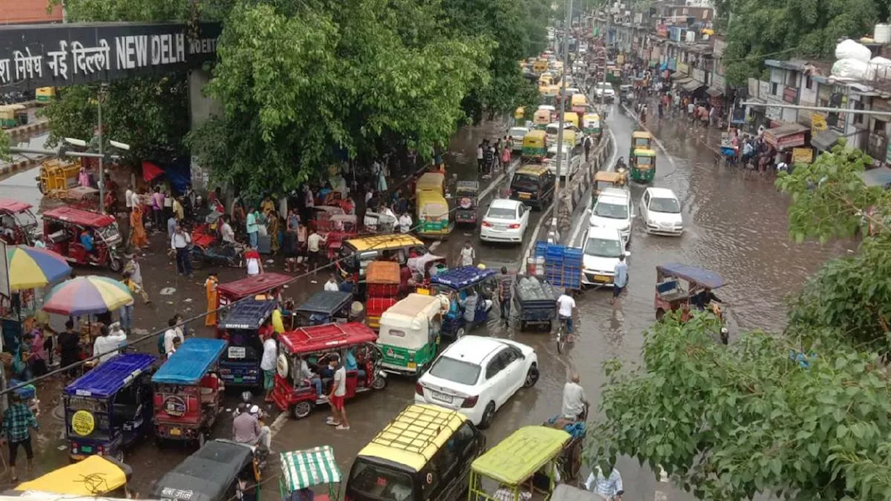 Delhi Traffic Advisory: भारी बारिश से जलमग्न दिल्ली, पुलिस ने ट्रैफिक एडवाइजरी की जारी; देखें रूट