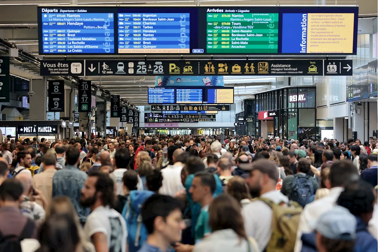 Attaque contre la SNCF: à la gare Montparnasse, des passagers restent à quai