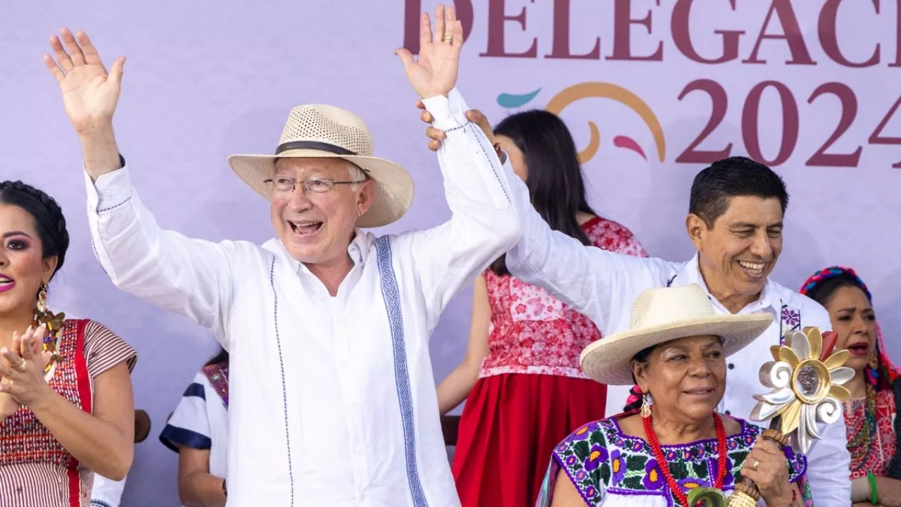 La Guelaguetza cautiva al embajador de Estados Unidos en México