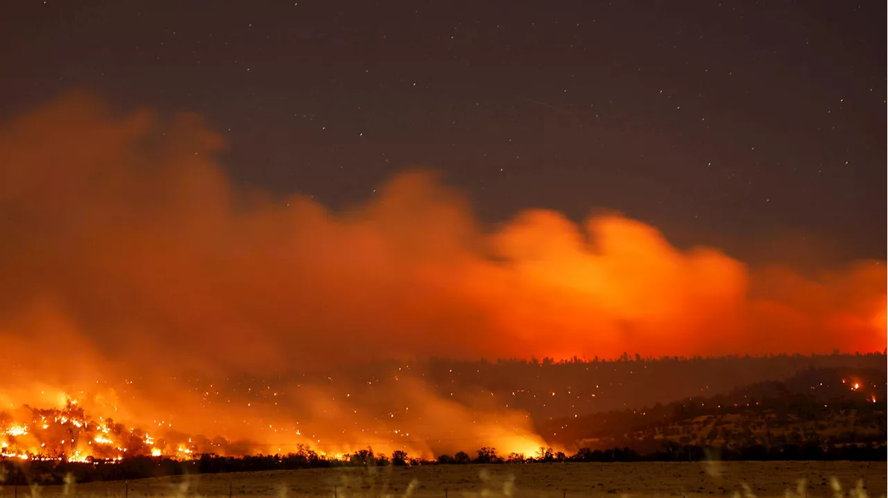 États-Unis : en Californie, le premier méga feu de la saison a déjà brûlé l’équivalent de 5 fois Paris