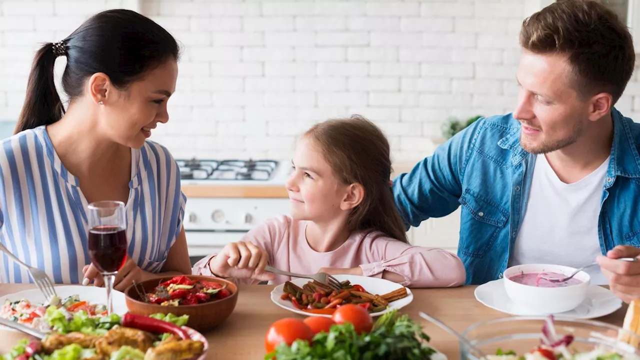 Si Kecil Cuma Suka Makan Nasi Pakai Kerupuk, Dokter Anak: Tidak Akan Dapat Gizi yang Cukup