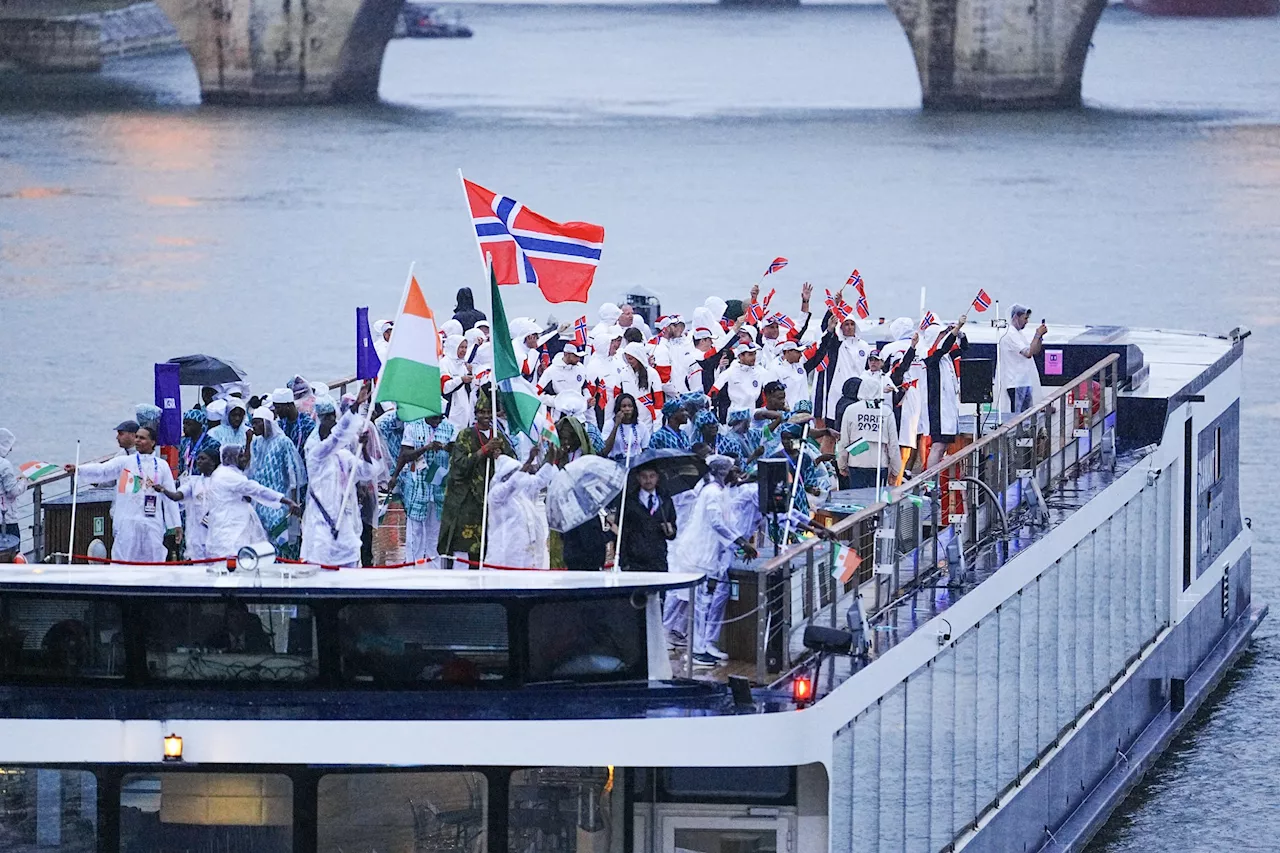 Paris-OL åpnet med våt seremoni – spektakulær feiring av Paris og fransk kultur