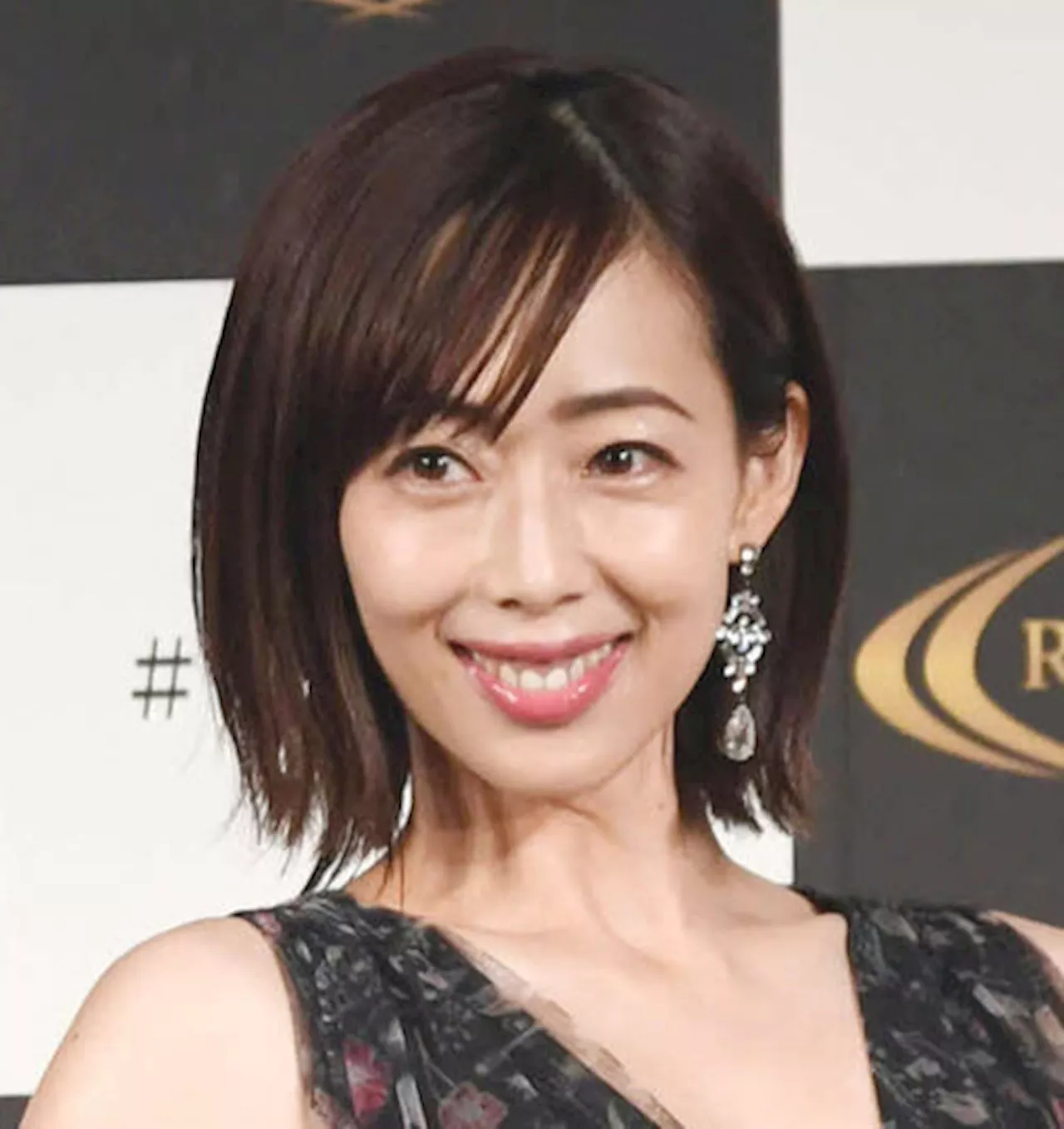 井上和香「慌てすぎて胸元がはだけて」第２子長男と２ショット披露に「幸せそうでなにより」の声