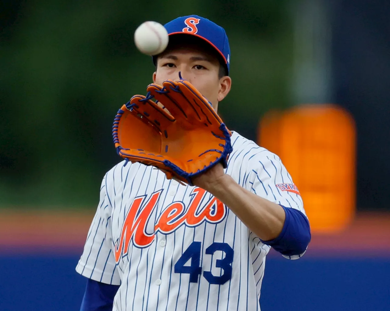 Mets make five pitching moves at once, cutting eight-year veteran