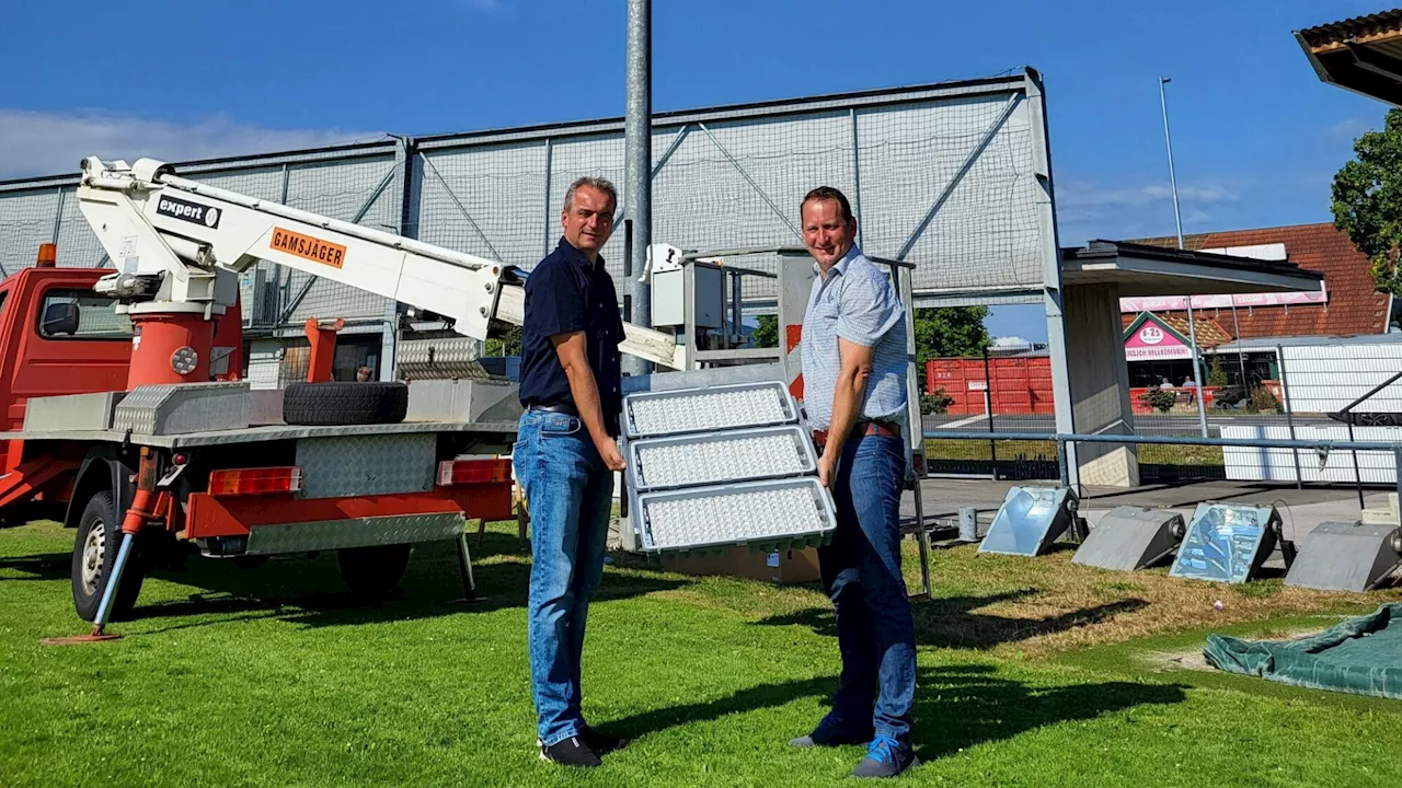 Neue Flutlichtanlage im Purgstaller Fliederstadion in Betrieb