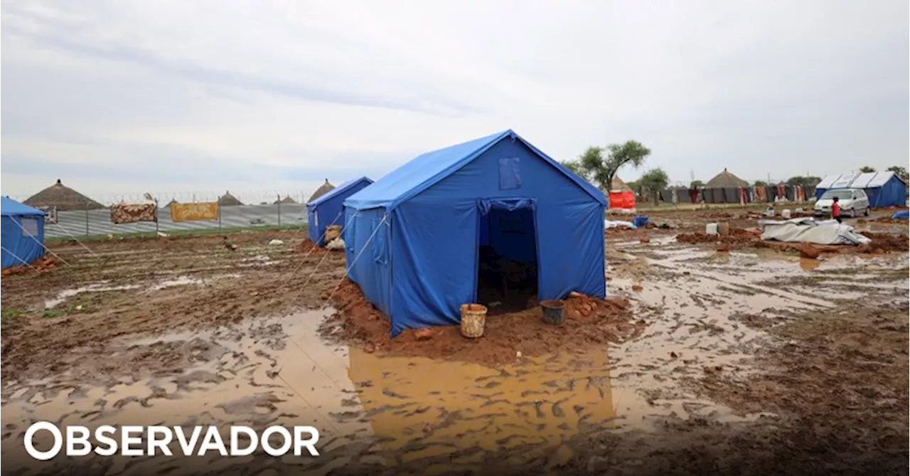 Chuvas torrenciais destruíram cerca de mil tendas em dois campos de deslocados no Sudão