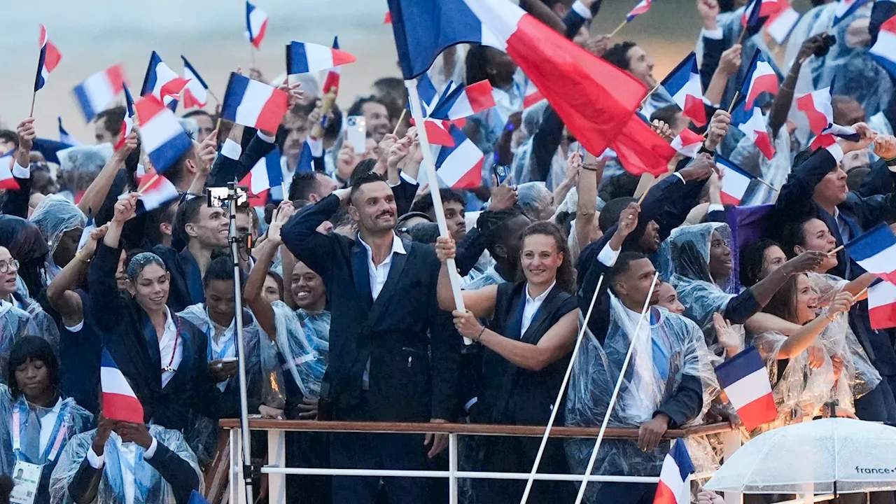 Les deux porte-drapeaux de la France racontent leur cérémonie d'ouverture des JO pleine d'émotions