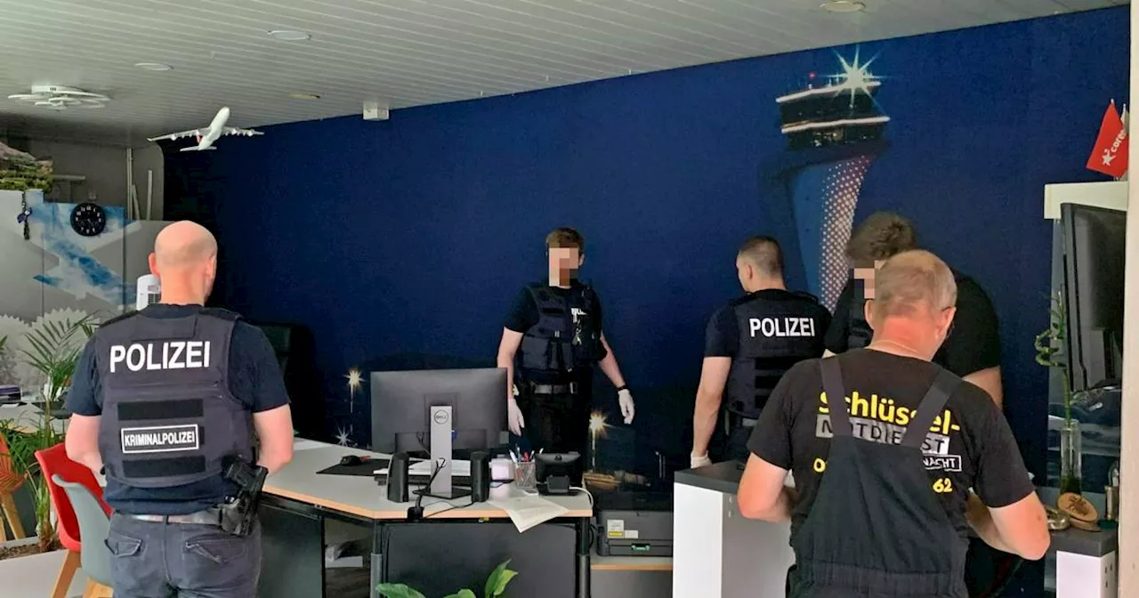 Polizei durchsucht Reisebüro in Solingen