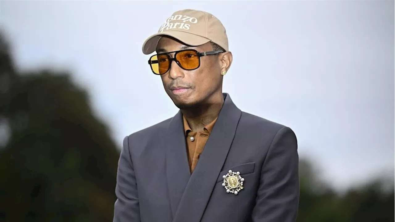 Pharrell Williams wordt in Parijs opgewacht door dierenactivisten