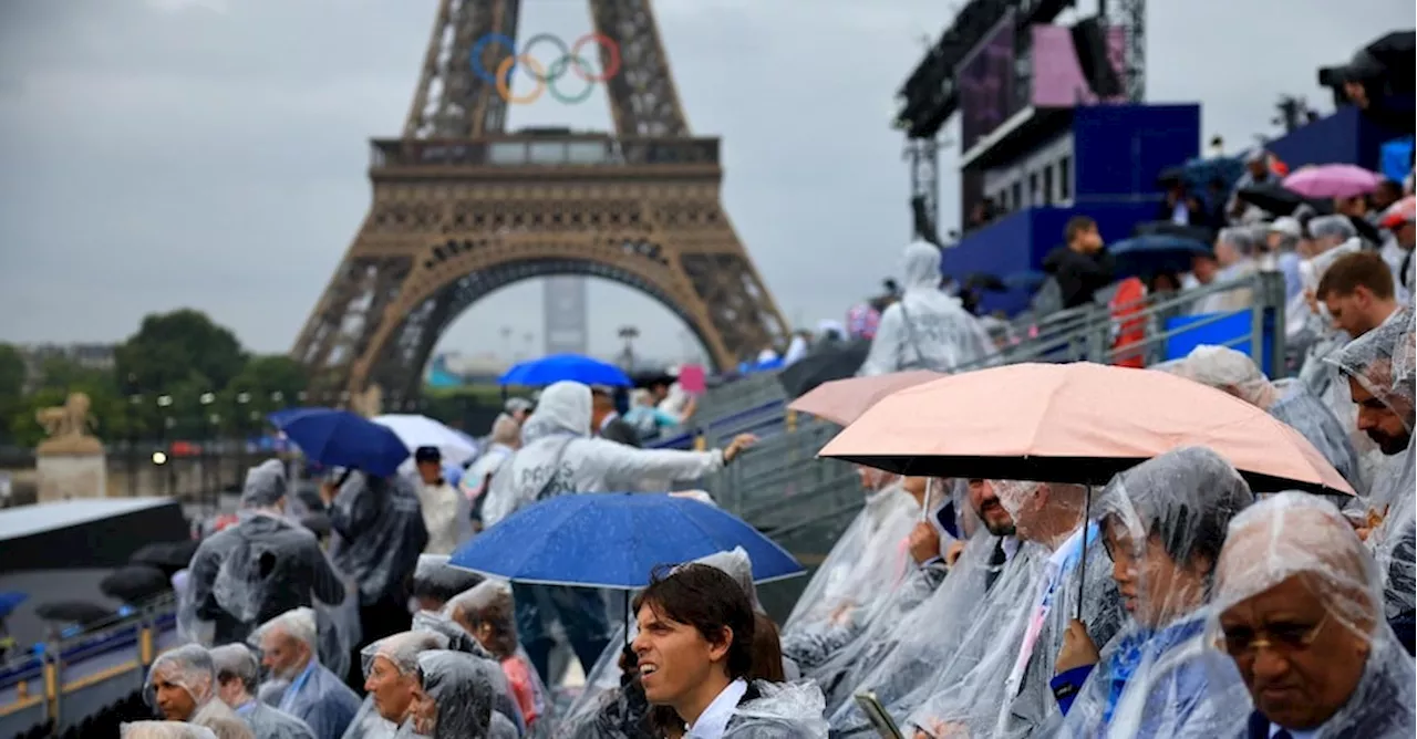 Olimpiadi di Parigi, la cerimonia d’apertura: sfilata di battelli sulla Senna