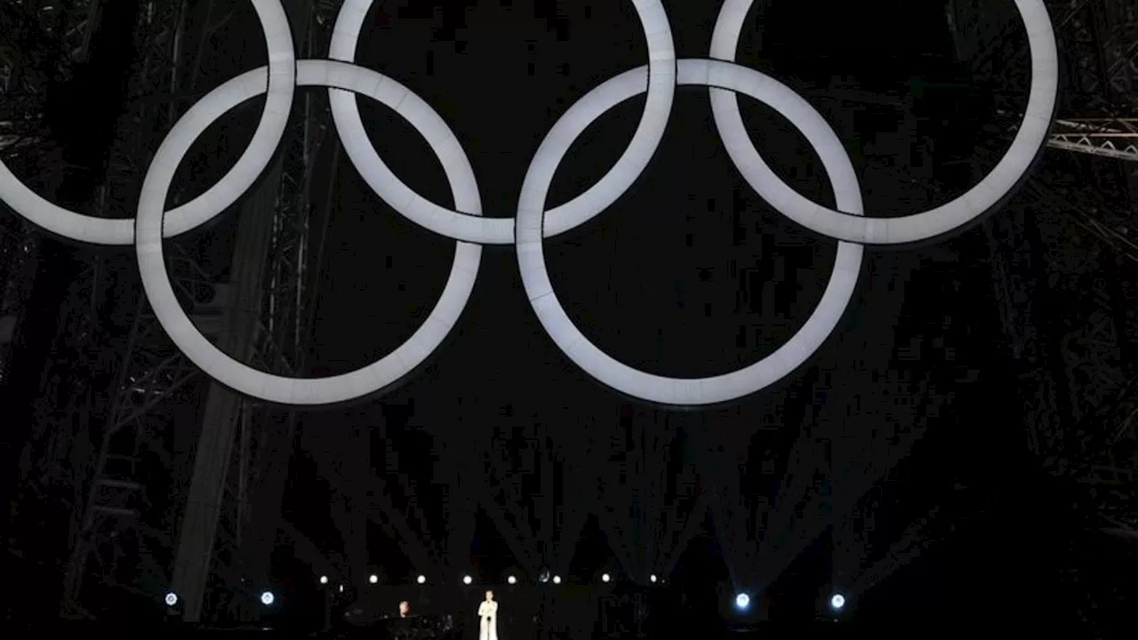 Spiele in Paris: Auf dem Eiffelturm: Céline Dion singt bei Olympia-Eröffnung