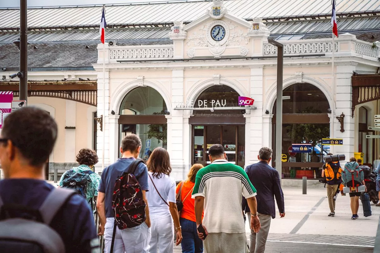 Sabotage du réseau SNCF : « On est coincés », s’inquiètent les voyageurs bloqués en gare de Pau