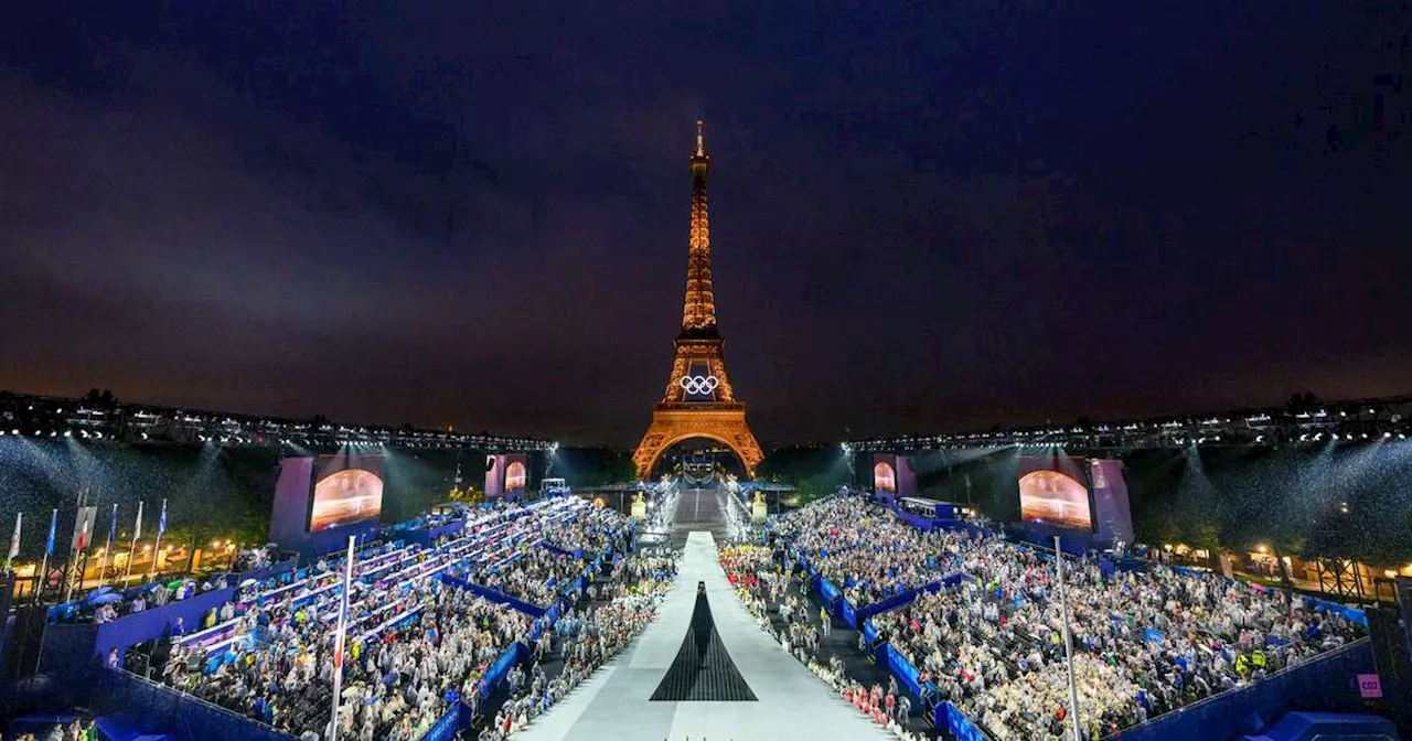 Teddy Riner e Marie-José Perec acendem pira olímpica em Cerimônia de Abertura dos Jogos de Paris