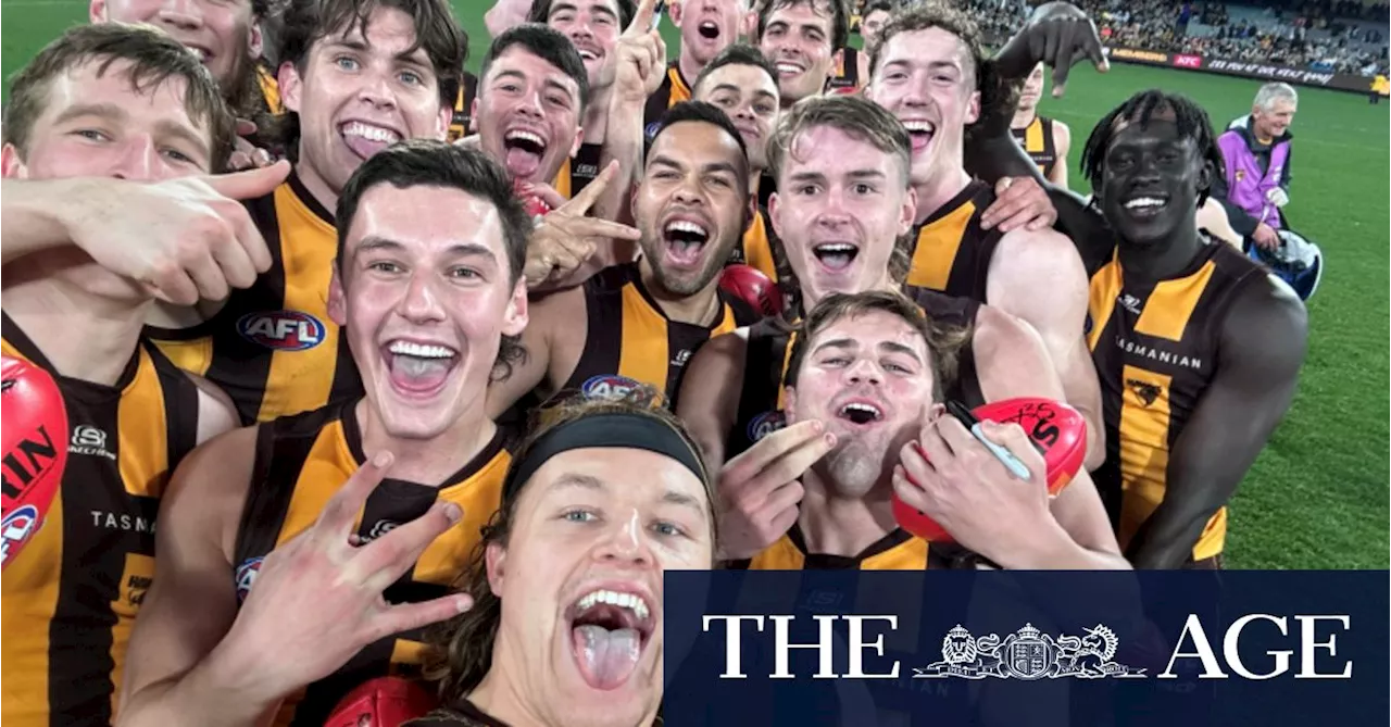 Sam Mitchell keeps a lid on ‘Showbiz Hawks’ as finals race nears climax