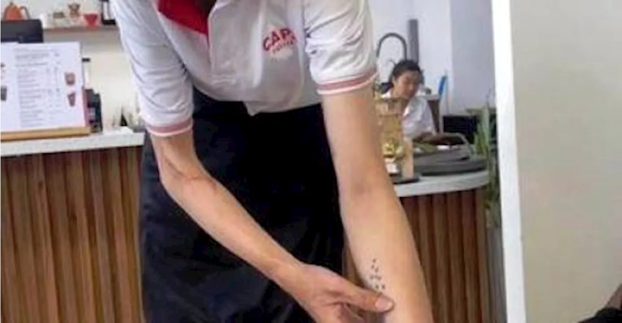 Customer’s gesture towards differently-abled waiter warms hearts