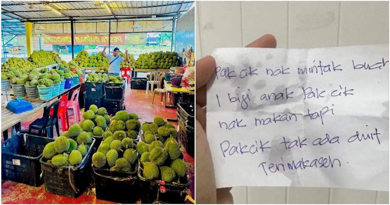 Elderly Man in Kuantan Asks For 1 Durian For His Child, Durian Vendor Gives Him 7