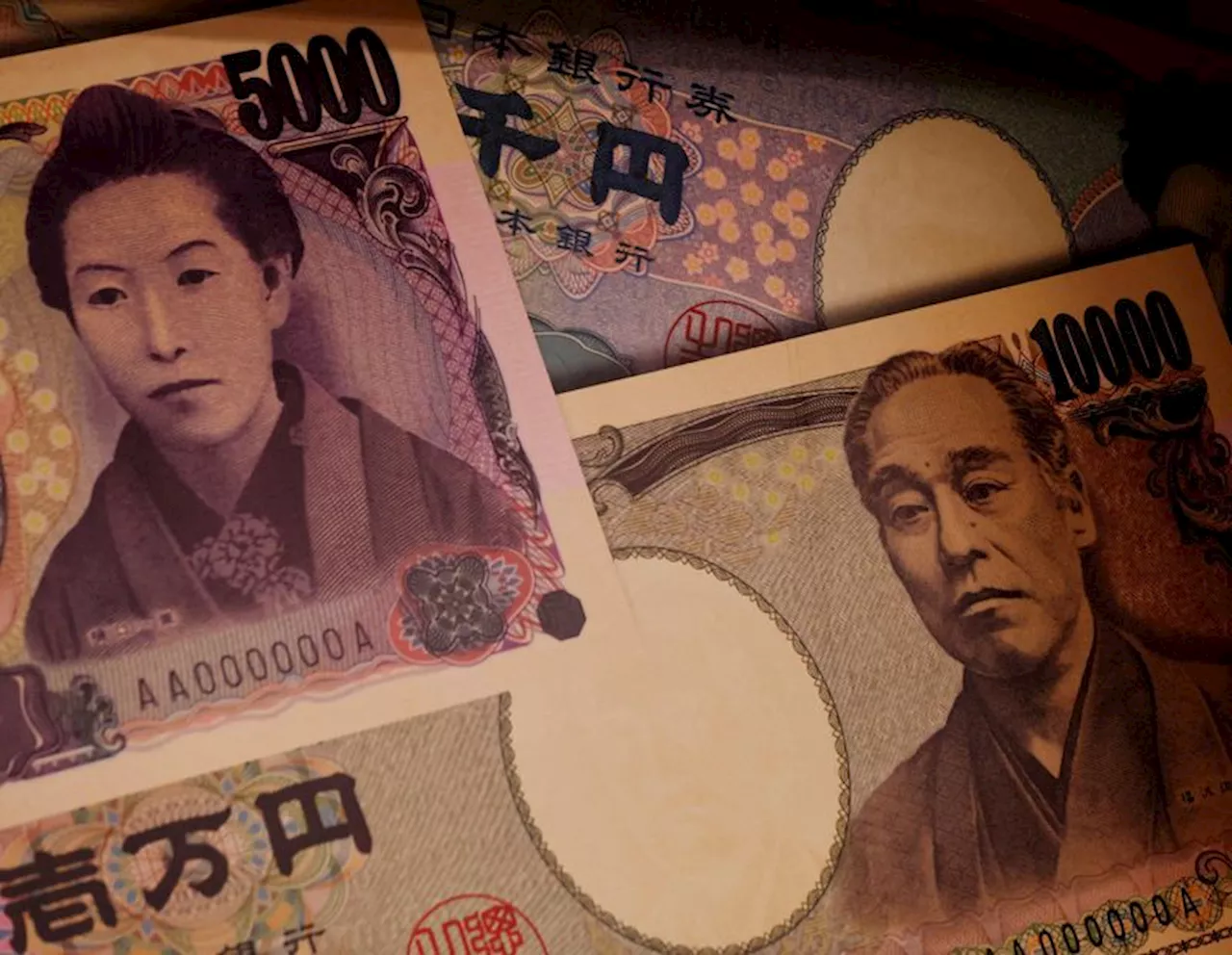 Yen heads for strongest week in 3 months as carry trades unwind