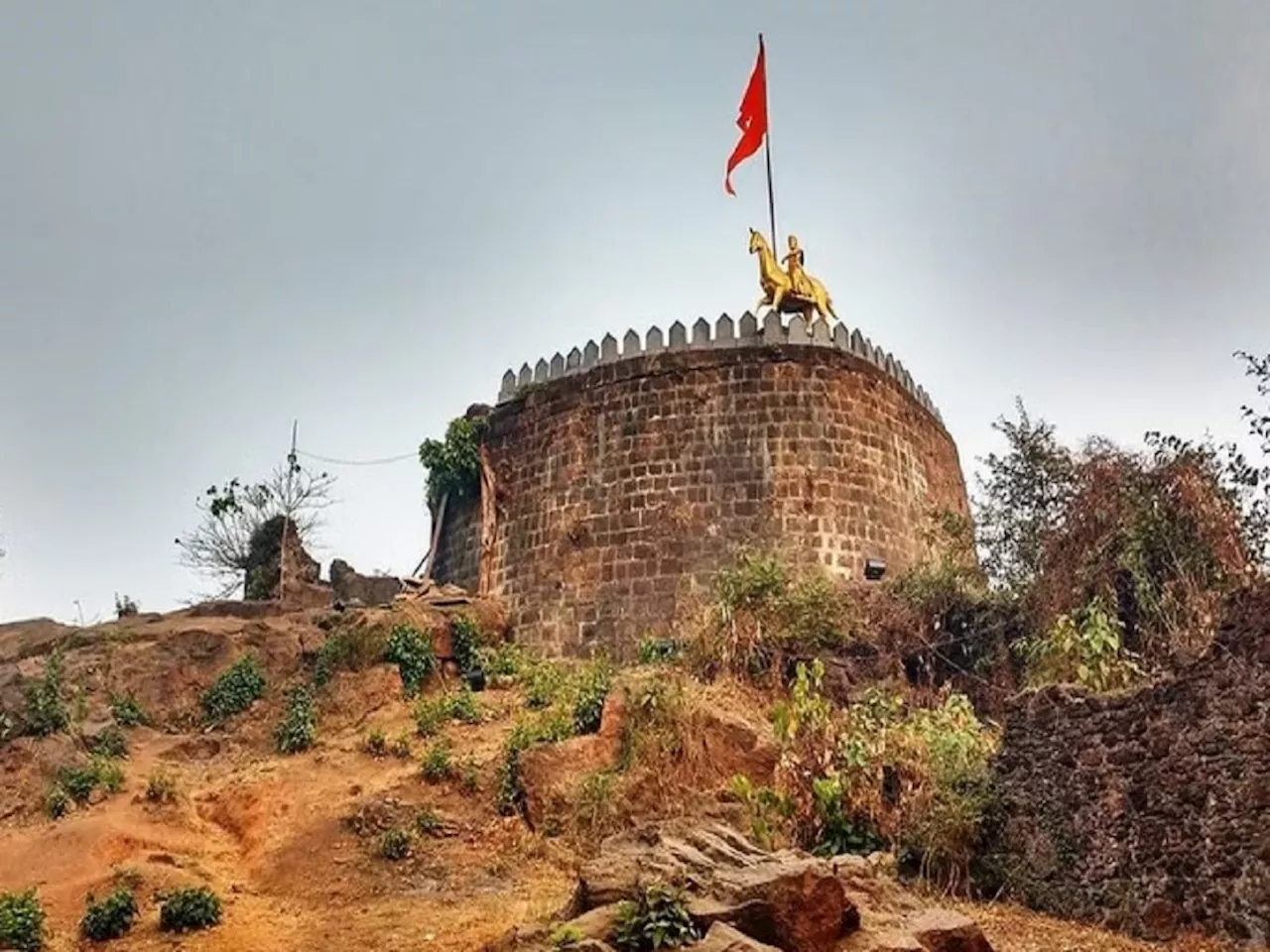 ठाण्यातील 500 वर्ष जुना घोडबंदर किल्ला भाड्याने देण्याचा प्रस्ताव; शिवप्रेमी संतापले