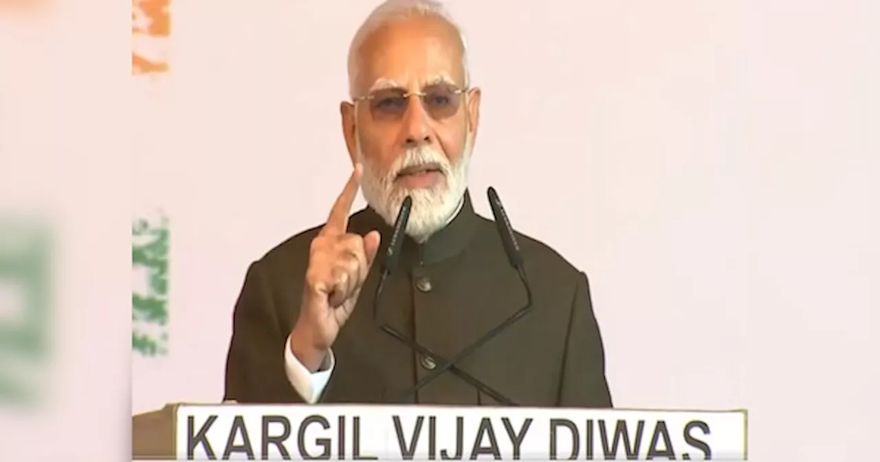 Kargil Vijay diwas: पाकिस्तान और आतंकियों को मोदी की कारगिल से चेतावनी, कहा- छद्म युद्ध के सहारे न कामयाब होंगे मंसूबे; पूरी ताकत से कुचलेंगे