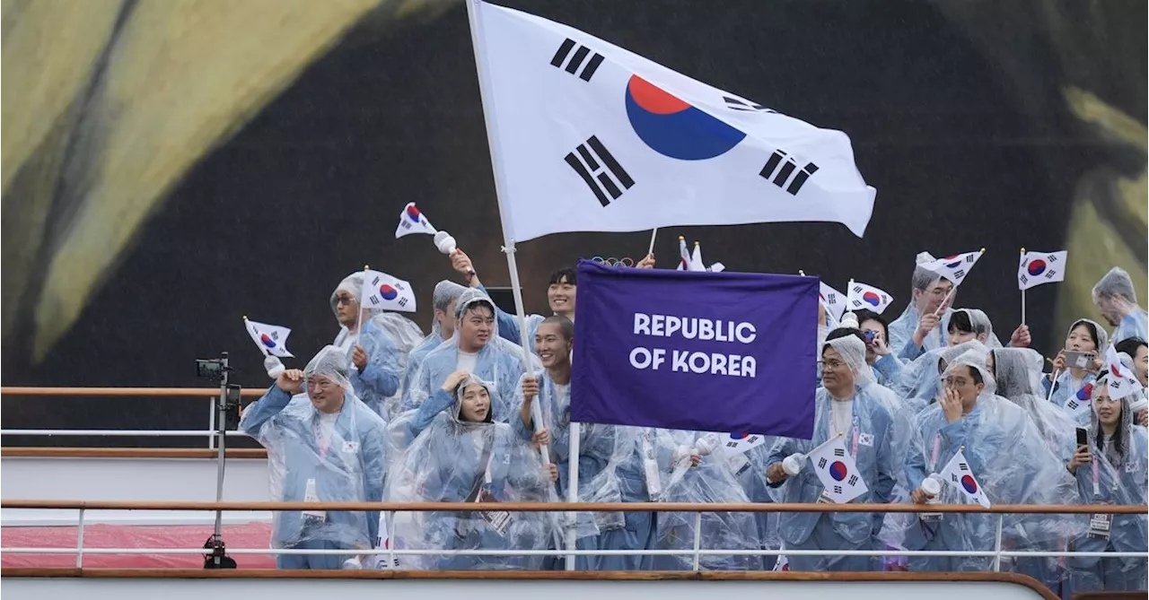 Olympic organisers apologise for introducing South Korean athletes as North Korea