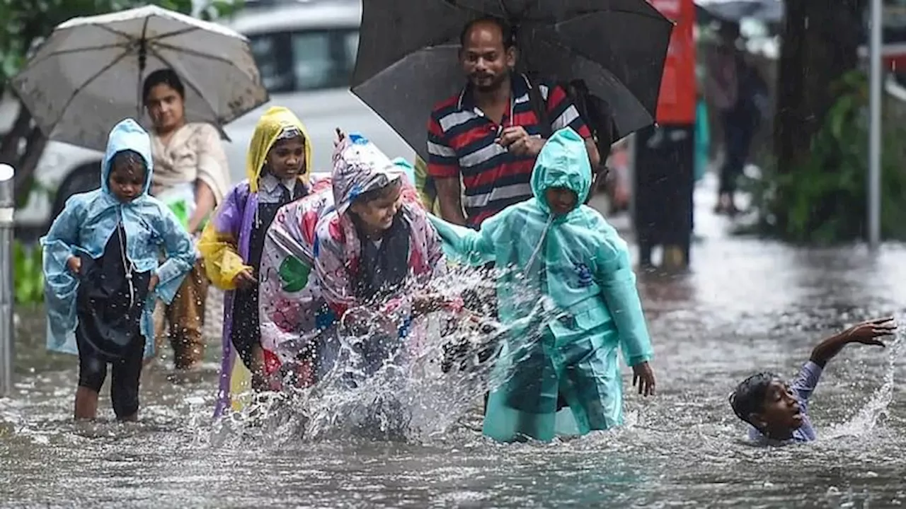 Weather News: उत्तराखंड में भारी बारिश से तबाही; यमुनोत्री धाम में अस्थायी पुल टूटा, गुजरात में बाढ़