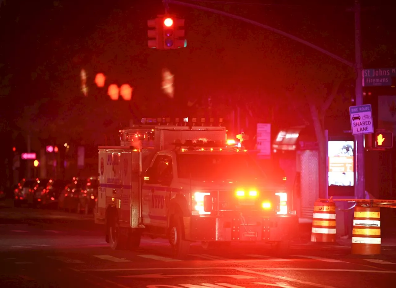 Bronx double shooting leaves two bystanders seriously injured, gunman at large: cops