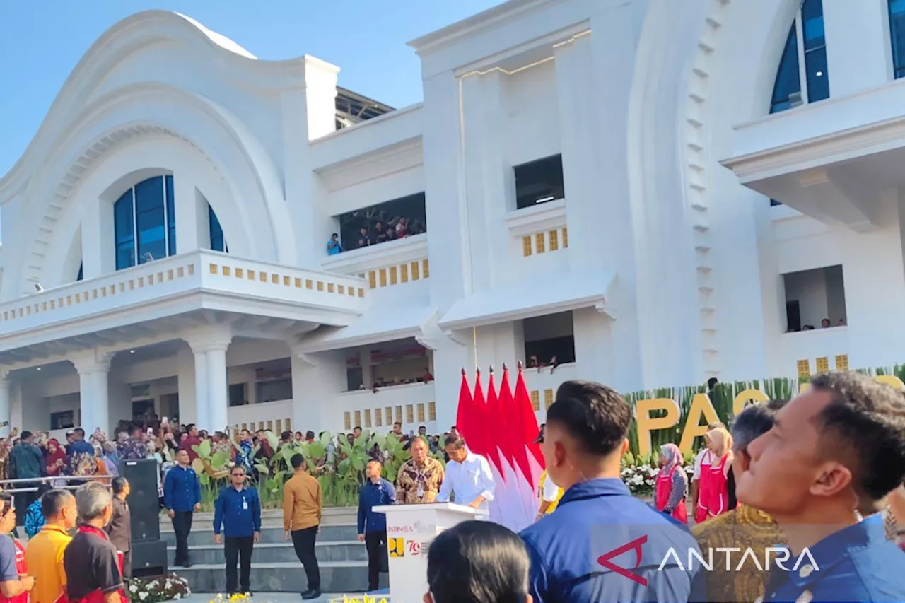 Presiden Jokowi meresmikan Pasar Jongke Solo