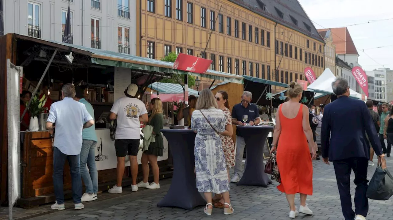 Die Weinstraße lockt Liebhaber auf die Maxstraße