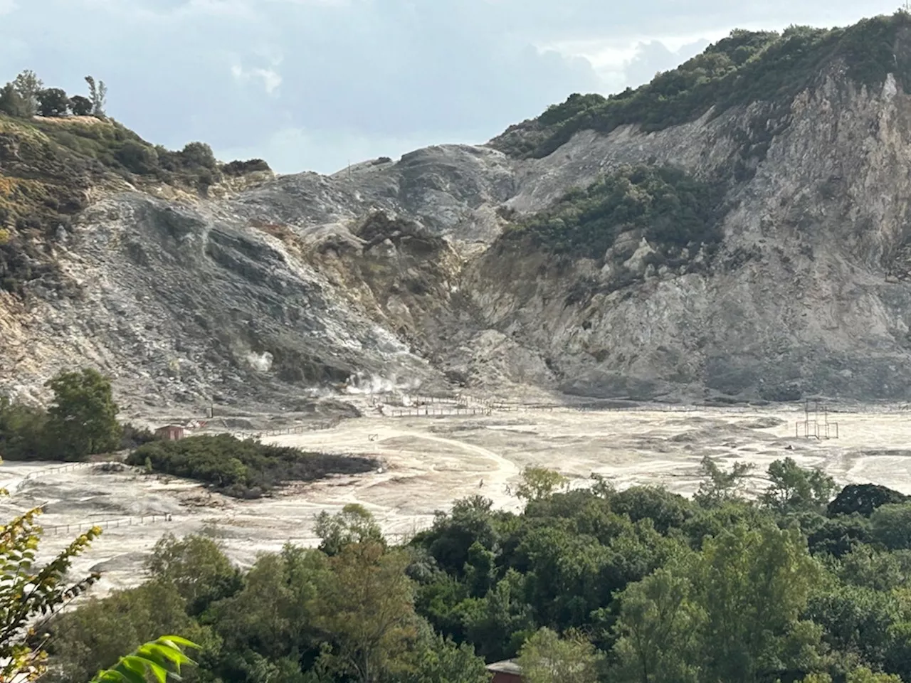 Neapel: Neues Erdbeben am Supervulkan – Steilküste bricht vor Badegästen ab (Video)