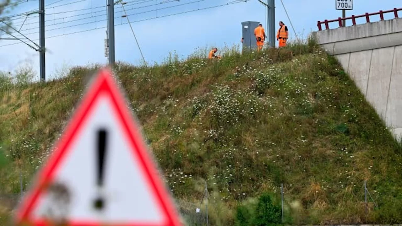 Attaque contre le réseau SNCF: le trafic s'améliore mais reste perturbé ce samedi