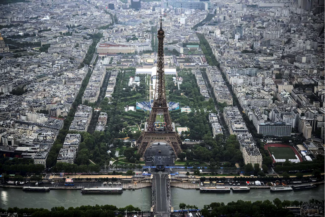 Paris dazzles with a rainy Olympics opening ceremony on the Seine River