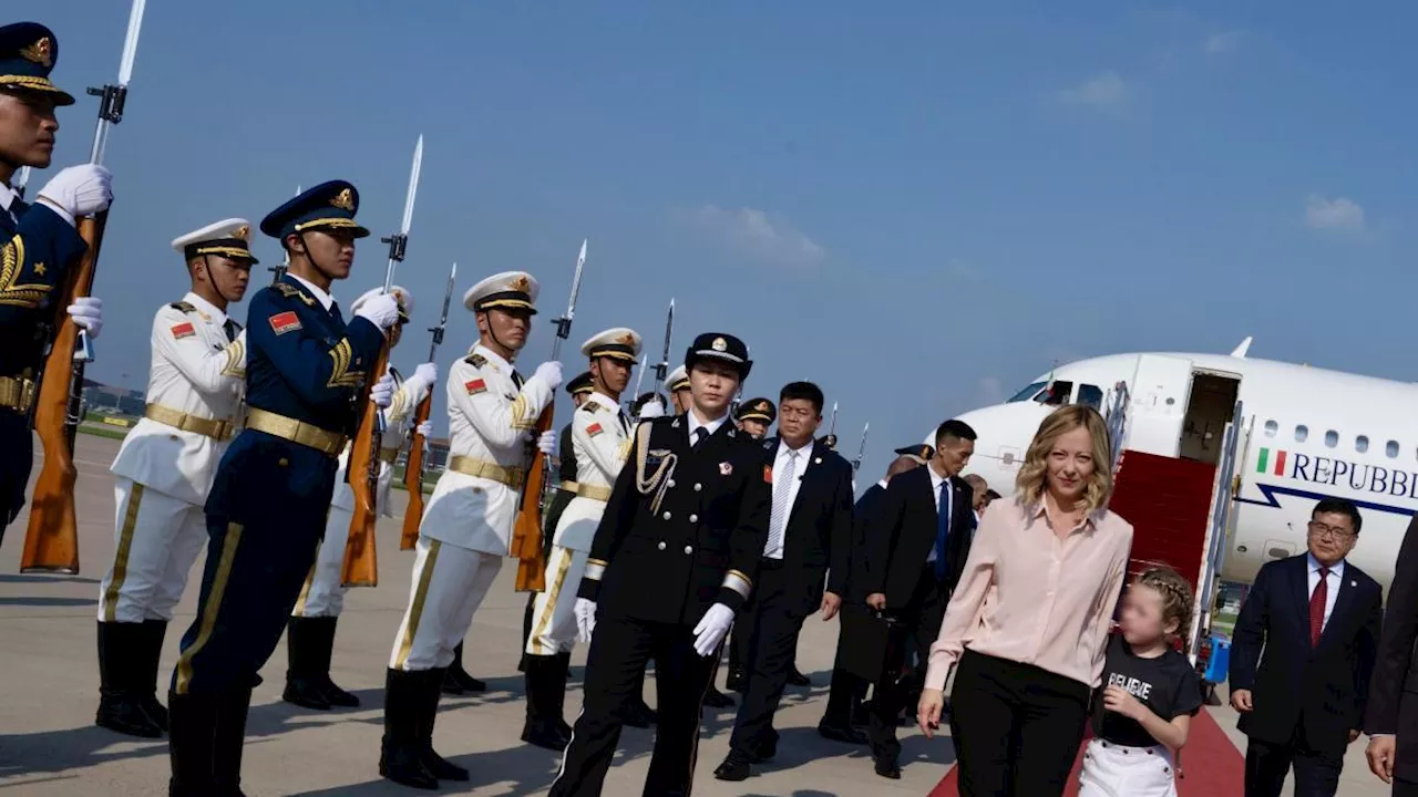 Giorgia Meloni a Pechino nella sua prima visita ufficiale in Cina