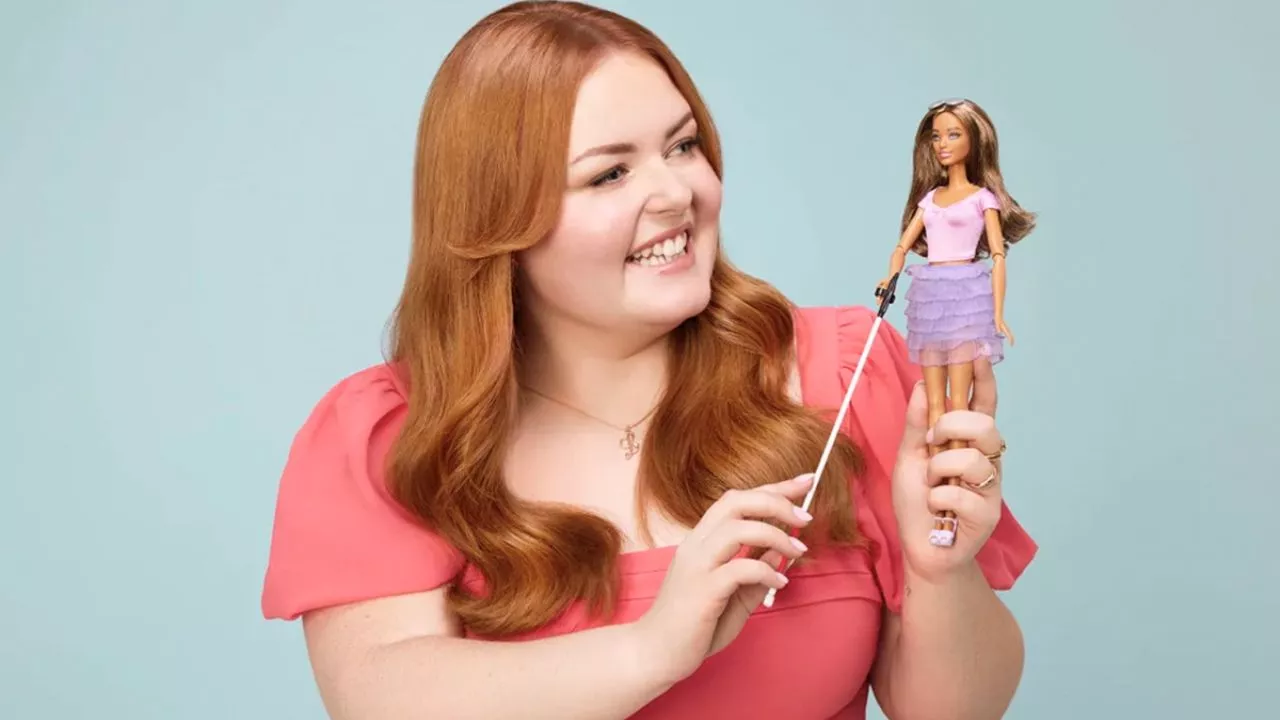 Mattel lanza la primera Barbie Ciega, así luce la muñeca