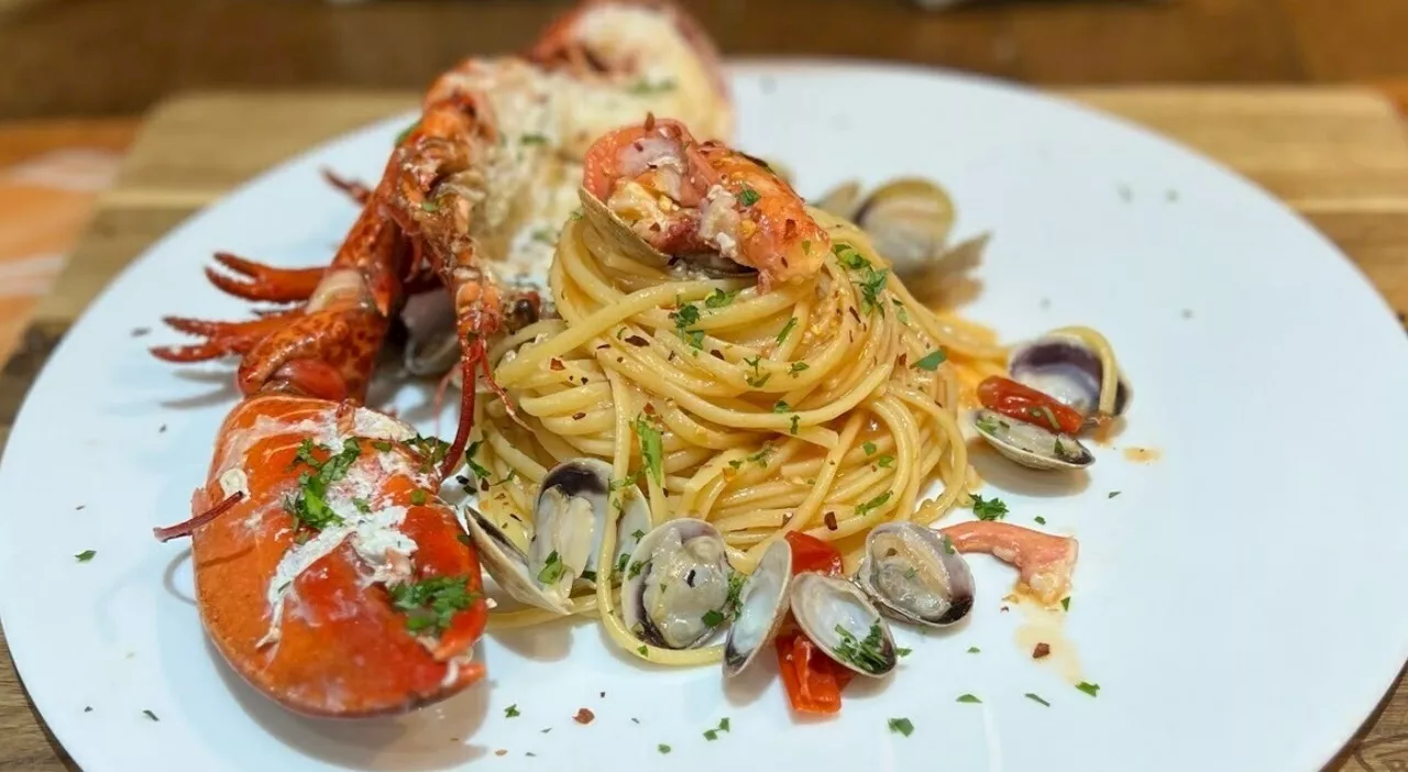 Tagliatelle con Astice a 90 euro, polemica a Forte dei Marmi. Il titolare: «C'era mezzo chilo di pesce»