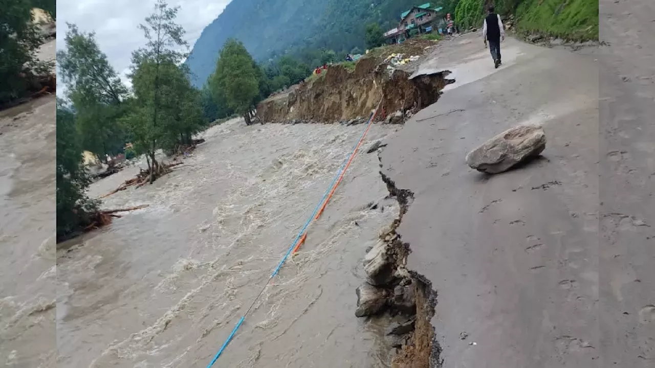 पहाड़ों पर बाढ़ और भूस्खलन ने मचाया कहर, कई गांवों में मकान ढहे; हाईवे पर लंबा जाम