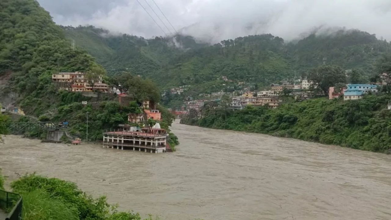 Uttarakhand Weather: पहाड़ों पर बारिश से खतरे के करीब नदियां, हरिद्वार-ऋषिकेश अलर्ट पर; दून में स्‍कूल बंद