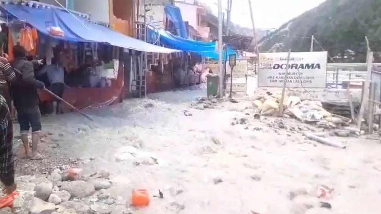 Uttarakhand Rains: गंगोत्री धाम में भागीरथी उफान पर, आरती स्थल तक पहुंचा जलस्‍तर; दुकानों के आगे से बह रही नदी