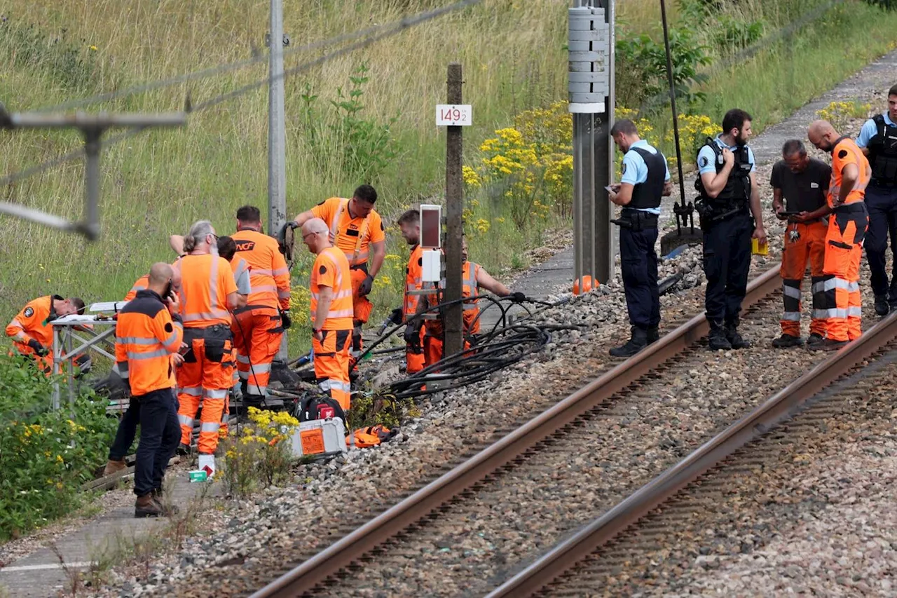 Sabotages sur le réseau de trains SNCF: trafic encore perturbé, l'enquête se poursuit