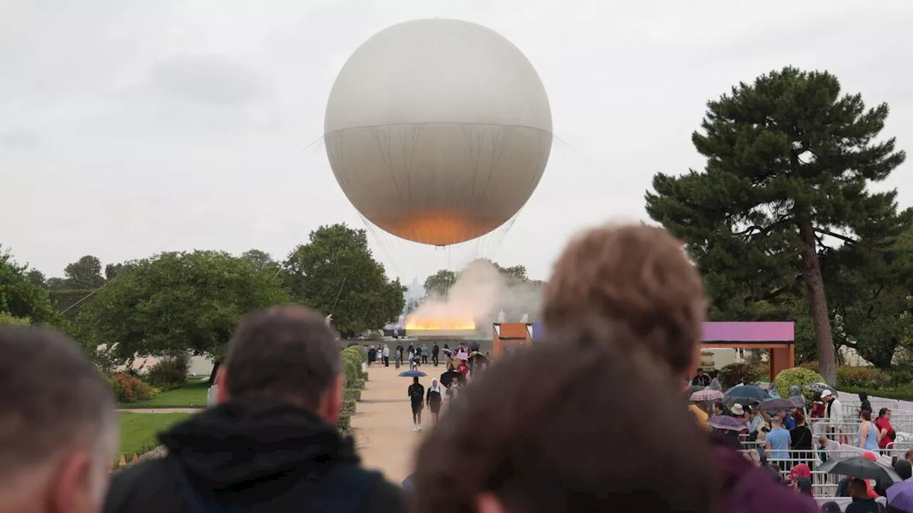 De la Concorde aux Tuileries, émerveillés par la vasque olympique, même les Parisiens arrêtent de râler !