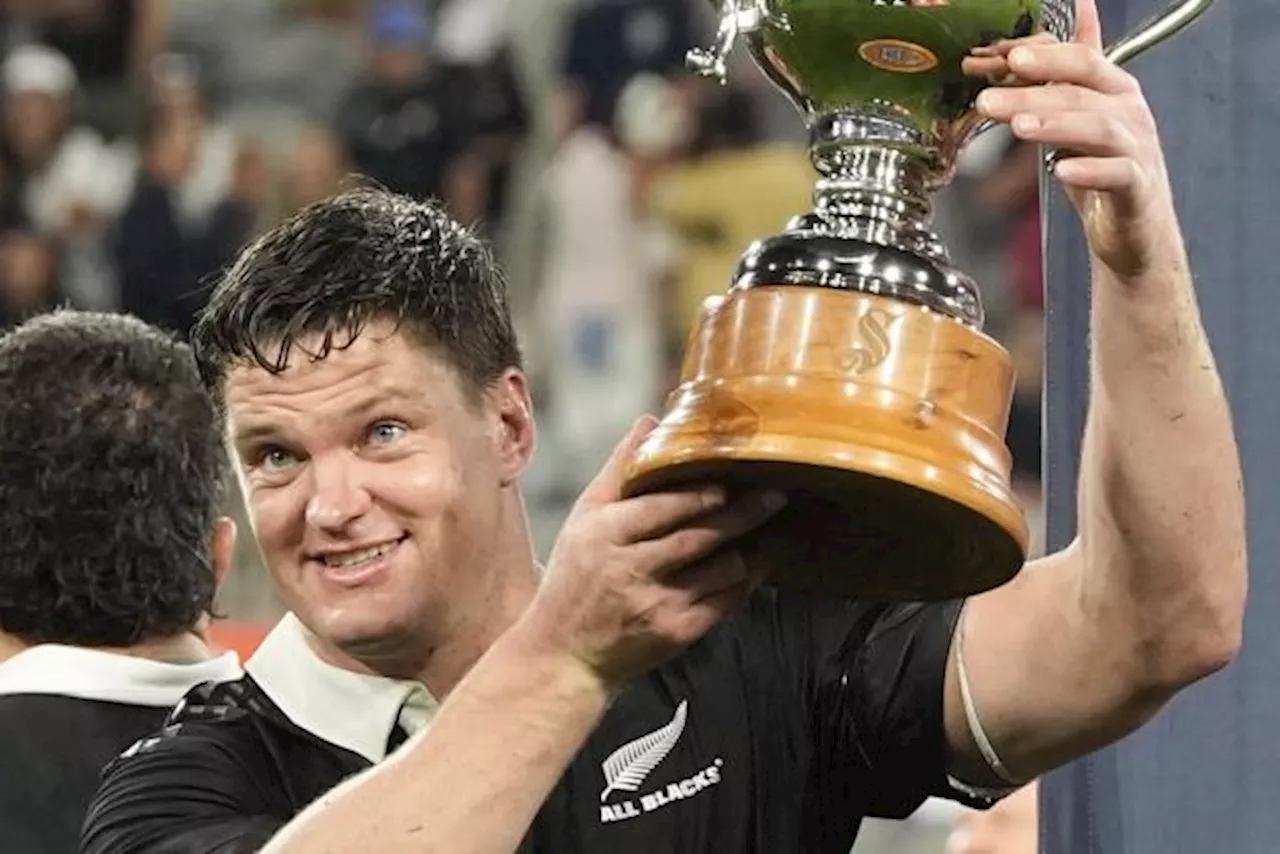 Le capitaine des All Blacks Scott Barrett opéré d'un doigt