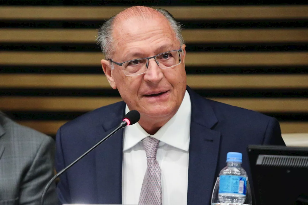 Alckmin presta socorro a mulher que passou mal em voo de Brasília a São Paulo